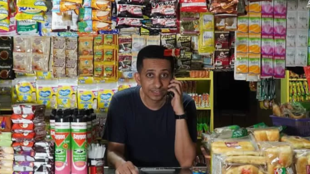 Ciri Khas Warung Kelontong Madura Ruang Publik